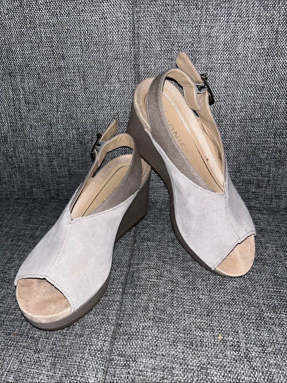 Vionic suede upper